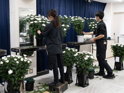 葬儀に飾る供花を作成