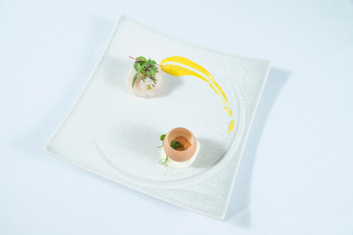 ▲自家農園の新鮮卵と由良の雲丹のフラン オータムトリュフの香り