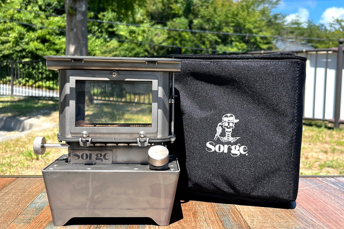 「わずか0.9kg」ステンレス比で約60％軽量化。徒歩キャンパーやツーリングユーザーにも最適な炎