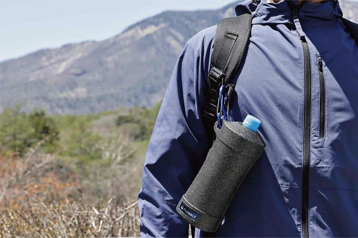 カラビナなどを取り付けできるリング穴付き