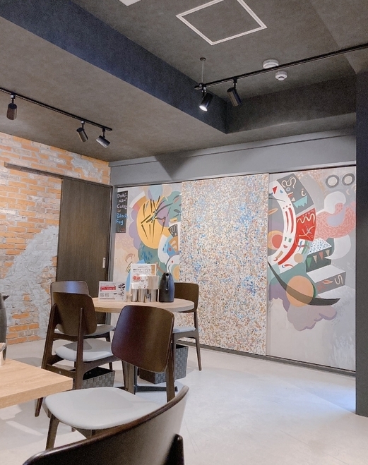 店内 テーブル