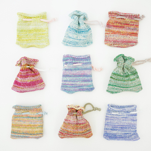 飴やリップなど小物が入るミニ巾着