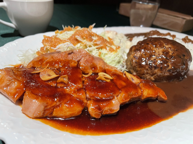 トンテキとハンバーグのコンビにカレーを合わせた大人様セット