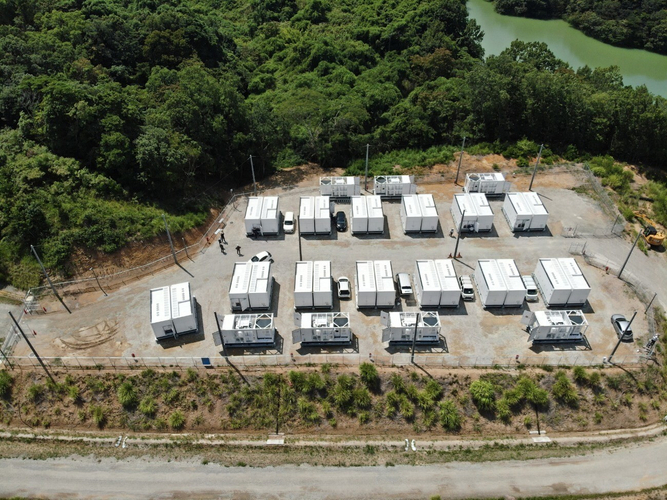ヘキサが福岡県田川市で建設中の蓄電所。サングロウ製の蓄電設備が設置されている