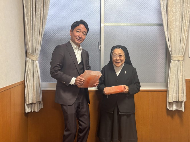 左から、杦田氏、岩熊理事長