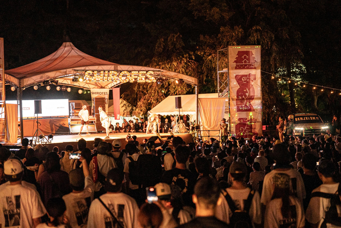 大観衆に包まれる会場