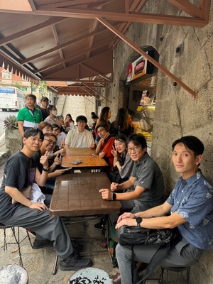マプア大学生行きつけのローカルフード店で
