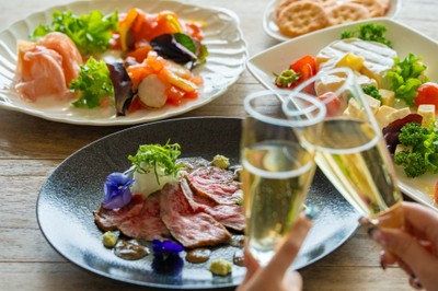 パーティのイメージ。飲み物はもちろん、ソフトドリンクで乾杯!