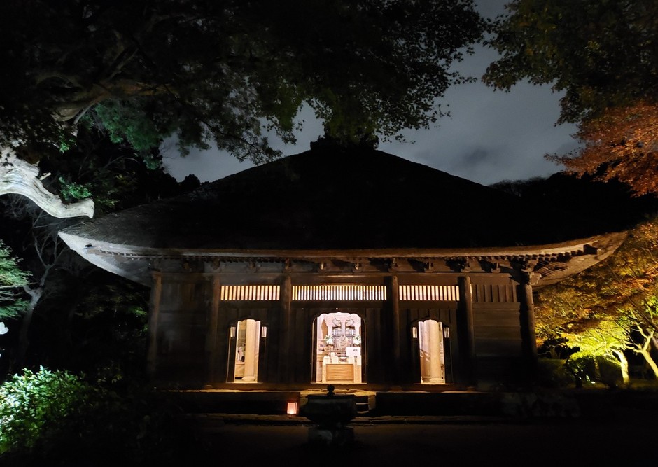 覚園寺（かくおんじ） 夕暮れの薬師堂（本堂）