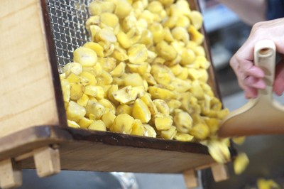 たっぷりの新栗を使用しています