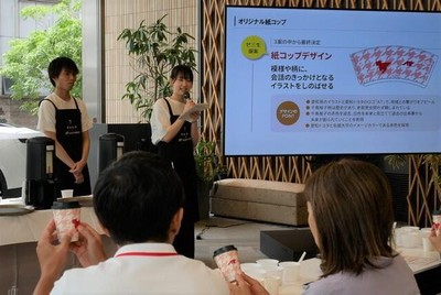 午前の部でプレゼンするいずれも3年の北山葉南さん(右)と岡秀昭さん