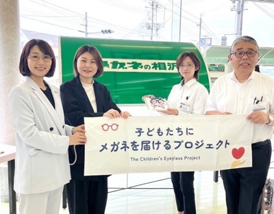 ウィメンズアイ理事とメガネの相沢のスタッフ　　　　　　　　　　　　　　　　　　　　　　　　　　　　　　　　　　　　　　　　　　　　　　　メガネの相沢 気仙沼田中前店にて