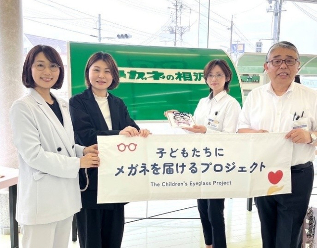 ウィメンズアイ理事とメガネの相沢のスタッフ　　　　　　　　　　　　　　　　　　　　　　　　　　　　　　　　　　　　　　　　　　　　　　　メガネの相沢 気仙沼田中前店にて