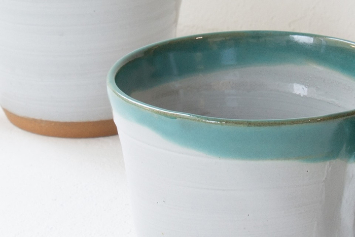 丹精込めてつくられた土と釉薬は、自然を思わせる温かみある表情が特徴