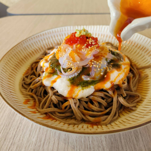 白イカねばりっこそば(冷)～いくら醤油仕立て～