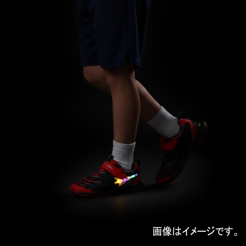 足の動きに反応して光るLED搭載