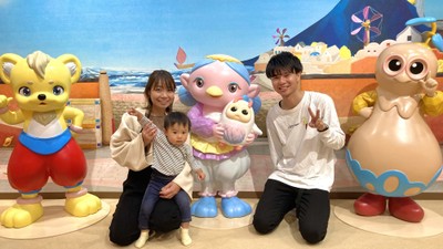 「『ファンターネ!』の仲間たちとハイ、パチリ!」