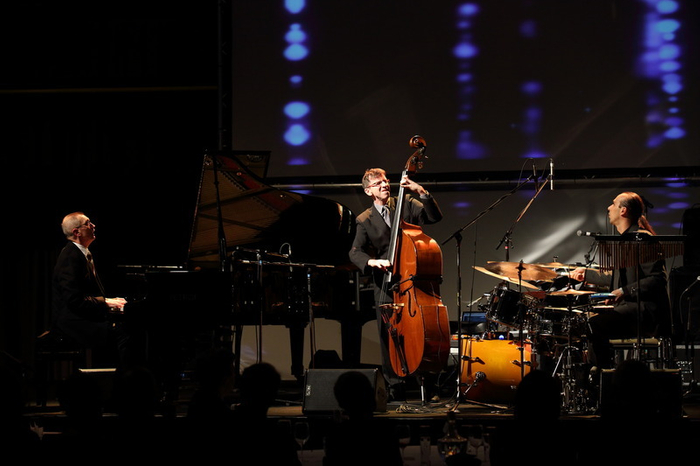 チェコのジャズの音色をお楽しみください！エミル・ヴィクリツキー・トリオ