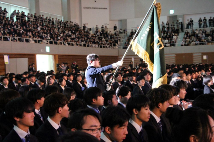 学旗の入場です