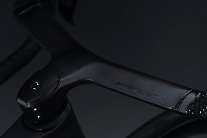 専用設計のインテグレーテッドコックピット