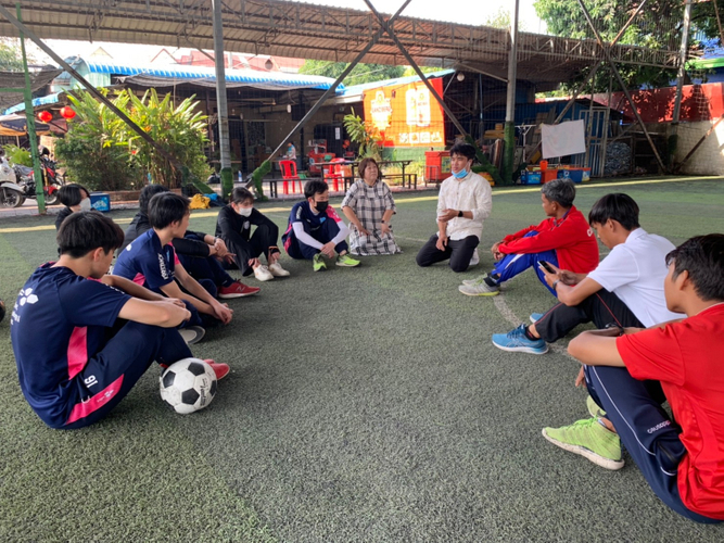 現地の指導スタッフとしっかり情報交換