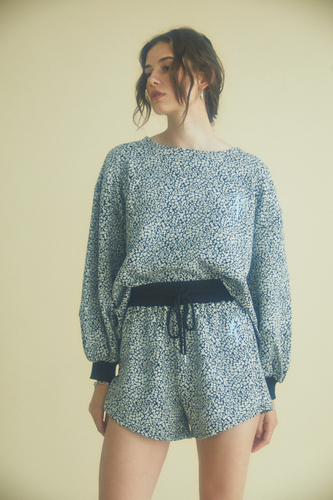 外出時は、おしゃれアイテムとして