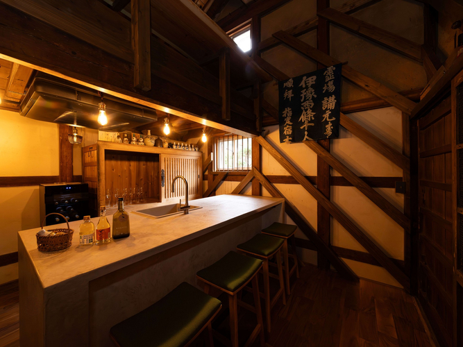 明治の蔵をBARに再生　元オーナーの手入れが現代の宿泊体験を可能にした