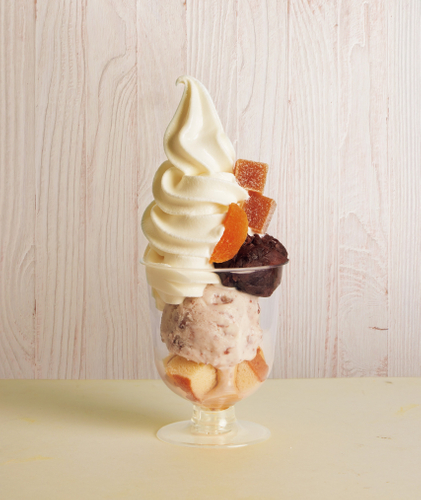 円山牛乳販売店「ミルクとあんこのパフェ」