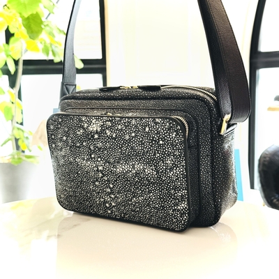 1点モノ!幻のエイ革、カイラギのショルダーバッグ 638,000円(税込)