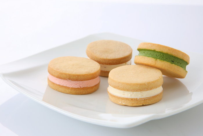洛甘バターサンド＜桜＞、＜プレーン＞、＜抹茶＞　各324円（税別）