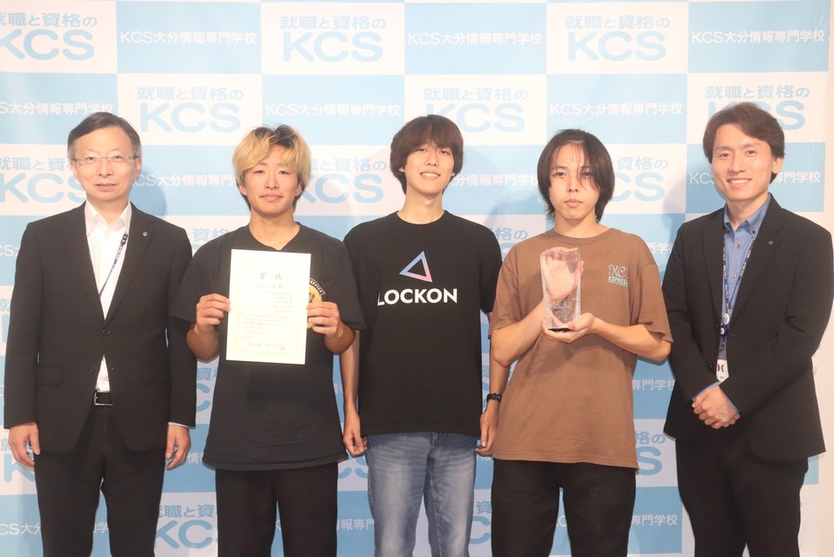 ▲写真：左から、福留校長先生・朝木さん・財前さん・高部さん・梶原先生