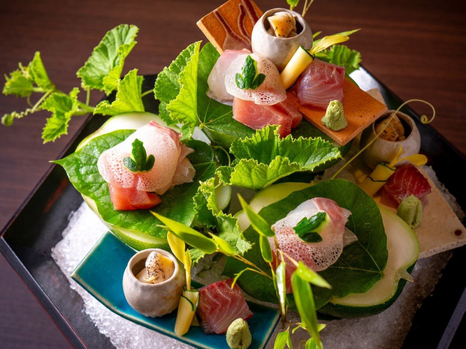 【夕餉 夏】まるで生け花のような割鮮[一例]