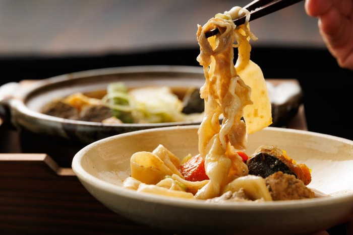紅梅や特注オリジナル麺