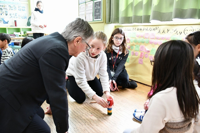 体験活動の様（だるま落としの様子）