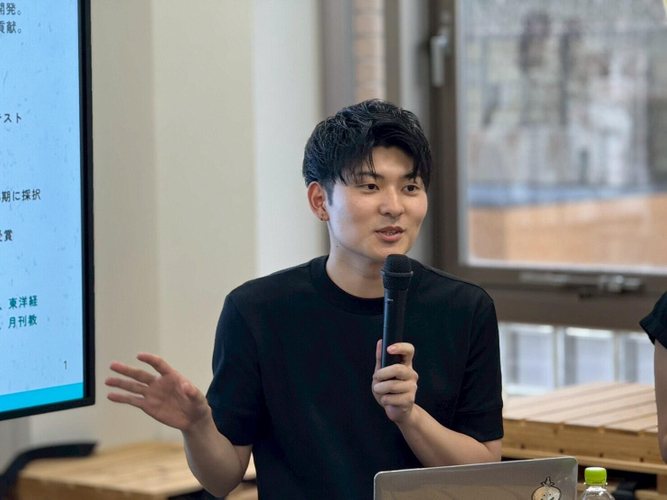 講演する合同会社Quicken. 代表の小谷瑞季さん