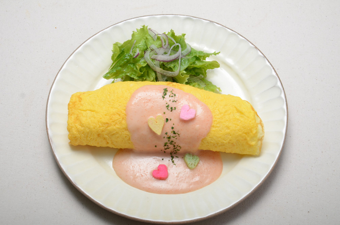 2月に提供する「ピンクオムライス」　※イメージ