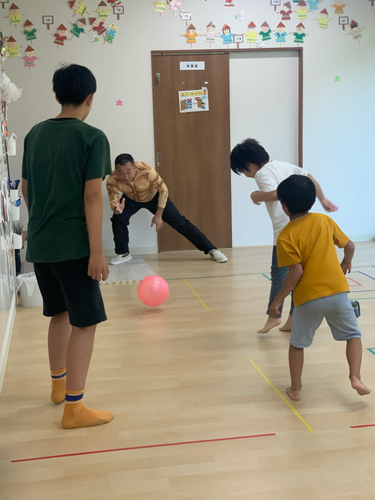 運動量育（ボール遊び）の様子