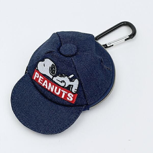 スヌーピーのキャップ型ポーチ