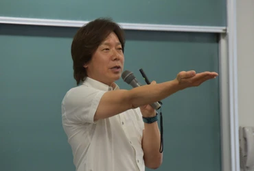 【名城大学】「体操のお兄さん」薬学部の佐藤弘道特任教授が今年度初めての講義