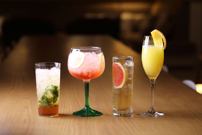 こだわりのワインやカクテルが提供される