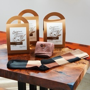 パッケージ付き ソックス・ハンカチセット &yen;3,960 (Tax In)