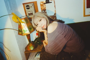 竹内アンナ、新E.P「MIXTAPE」からFM802・J-WAVEにて新曲を連続初オンエア！
8/5には『My secret plum』を先行配信へ