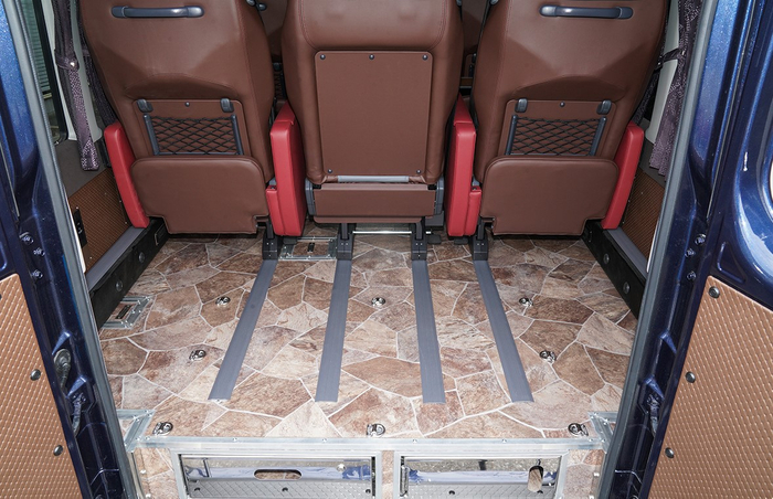 可動式の座席により、ゆとりある トランクスペース確保が可能に