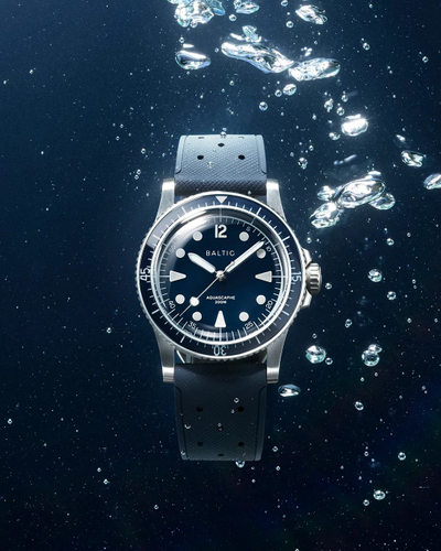 BL-AquaMK2-Blue / &yen;132,000-