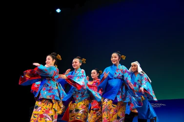 スコットランドのエジンバラフリンジ演劇祭で五つ星を獲得した、エネルギッシュな踊り、バイオリン・三線・パーカッションの生演奏で届ける歌舞劇(沖縄版ミュージカル)が上演決定！カンフェティでチケット発売