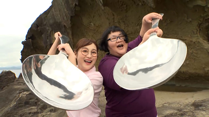 左から)鈴木奈々、安藤なつ(メイプル超合金)