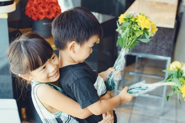フラワーライフ振興協議会　花を通じた社会共創をさらに推進 ― 子どもたちの笑顔が咲いた「花活JAPAN」第2回銀座ローズギャラリーで開催