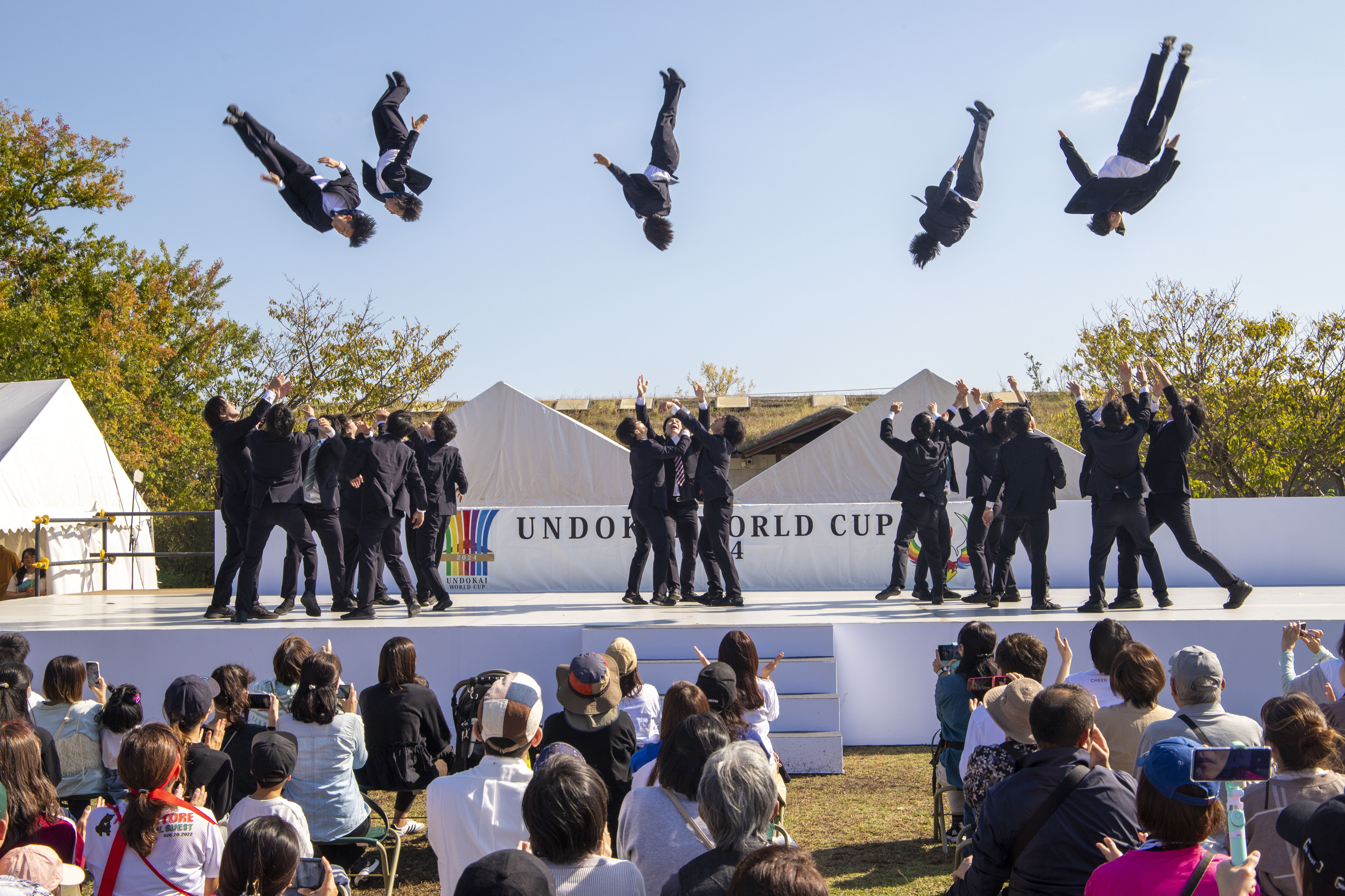 ▲目の前で繰り広げられる、大迫力のチアパフォーマンス！