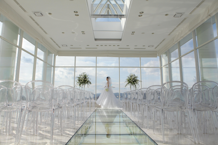 総ガラス張りの空間を貸しきって