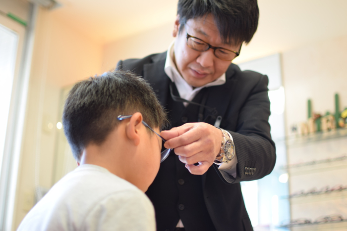 治療用眼鏡を中心に数多くのこどもめがねに取り組む